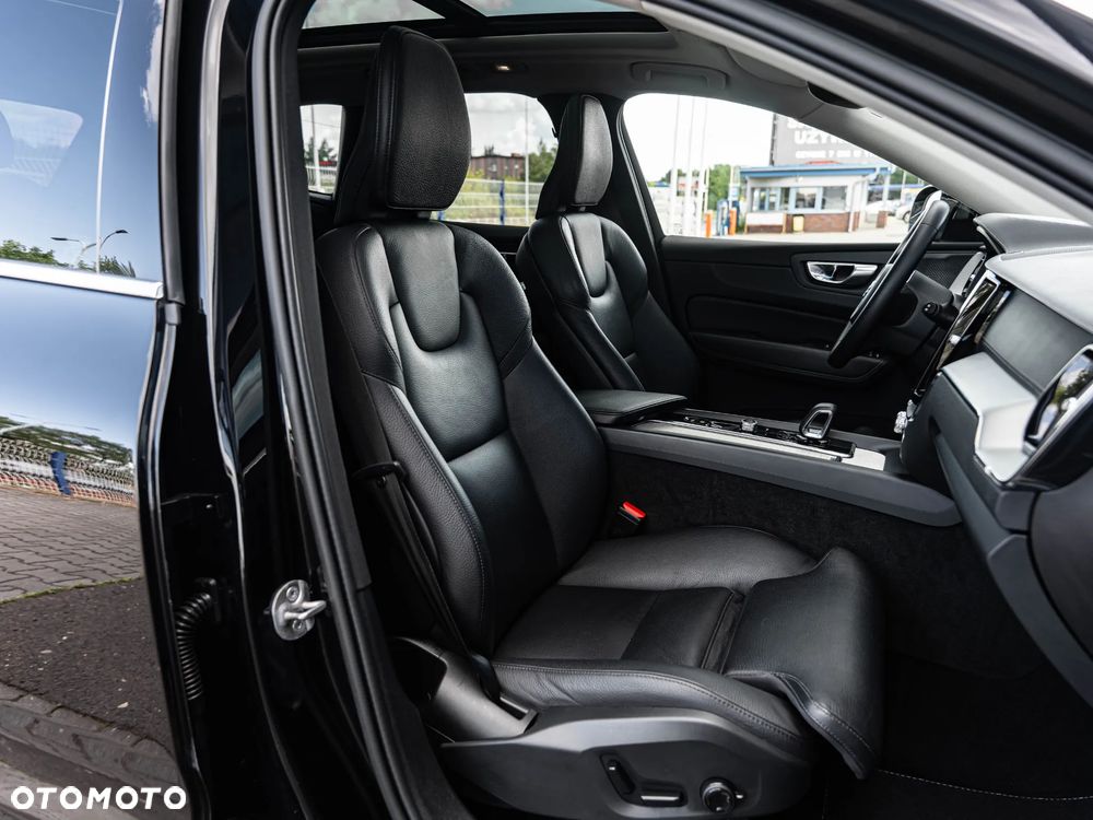 Volvo XC 60 B4 D Plus Bright - 24