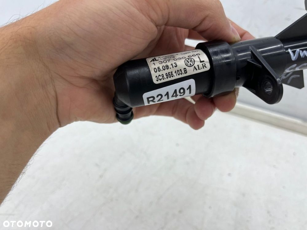 Dysza spryskiwaczy VW Passat CC R-LINE lift 11-16r. LEWY spryskiwacz reflektora lampy zaślepka - 5