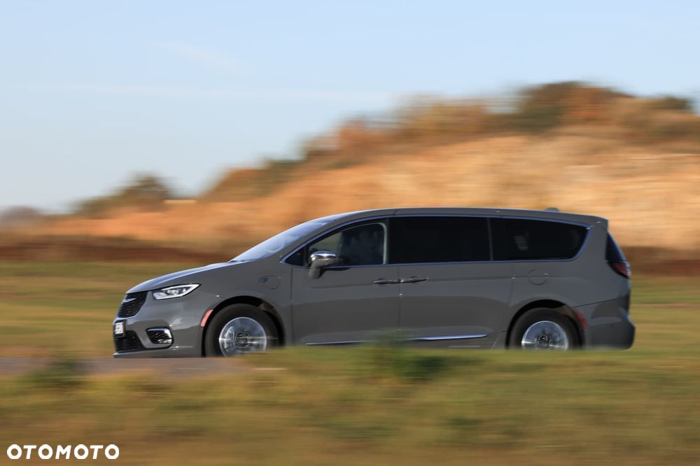 Chrysler Pacifica - 15