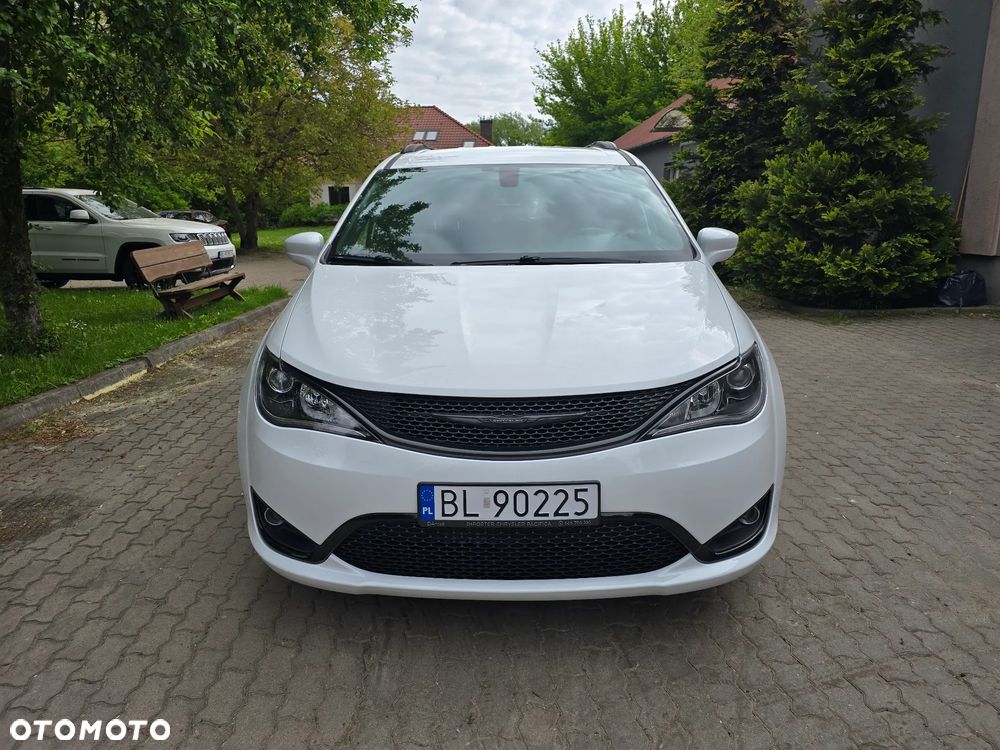 Chrysler Pacifica - 2