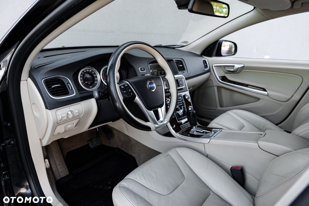 Volvo V60 T6 AWD Geartronic Summum - 17