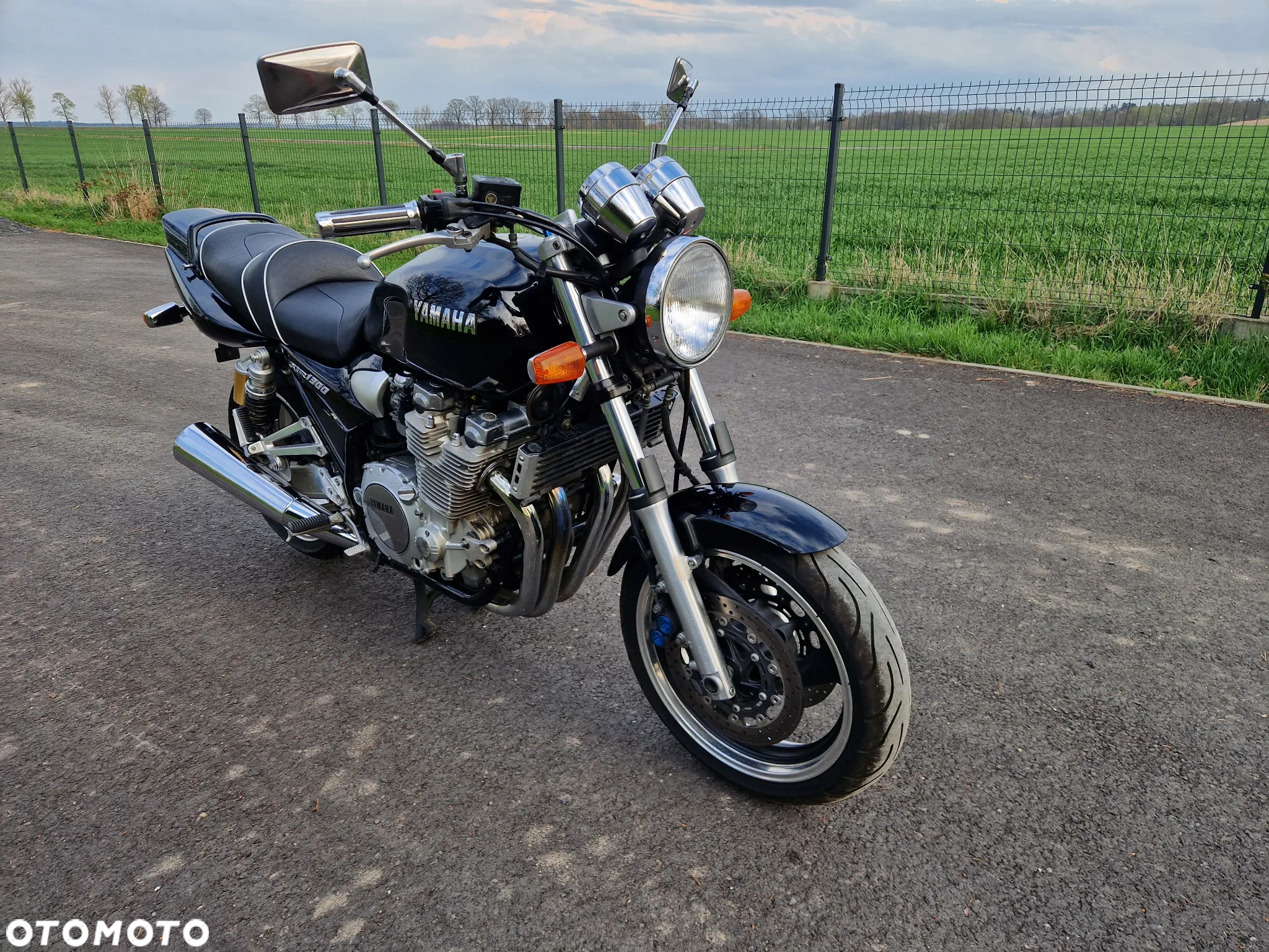 Yamaha XJR - 12