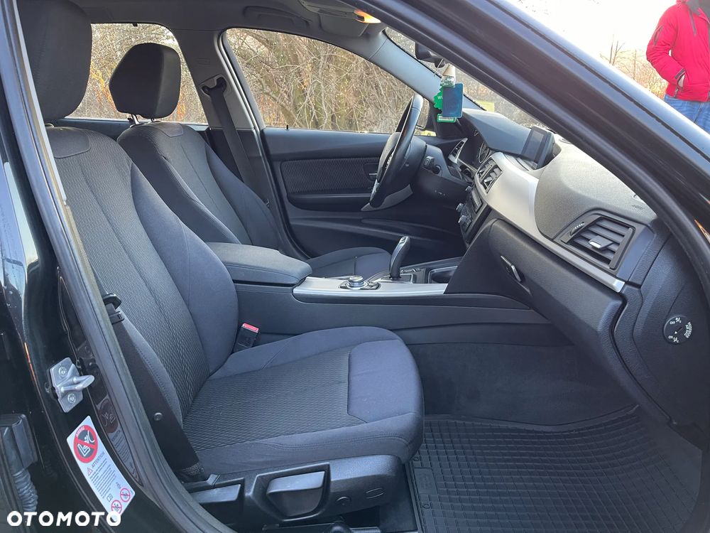 BMW Seria 3 318d Blue Performance Modern Line - 29