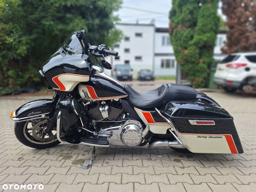 Harley-Davidson Touring Street Glide - 12