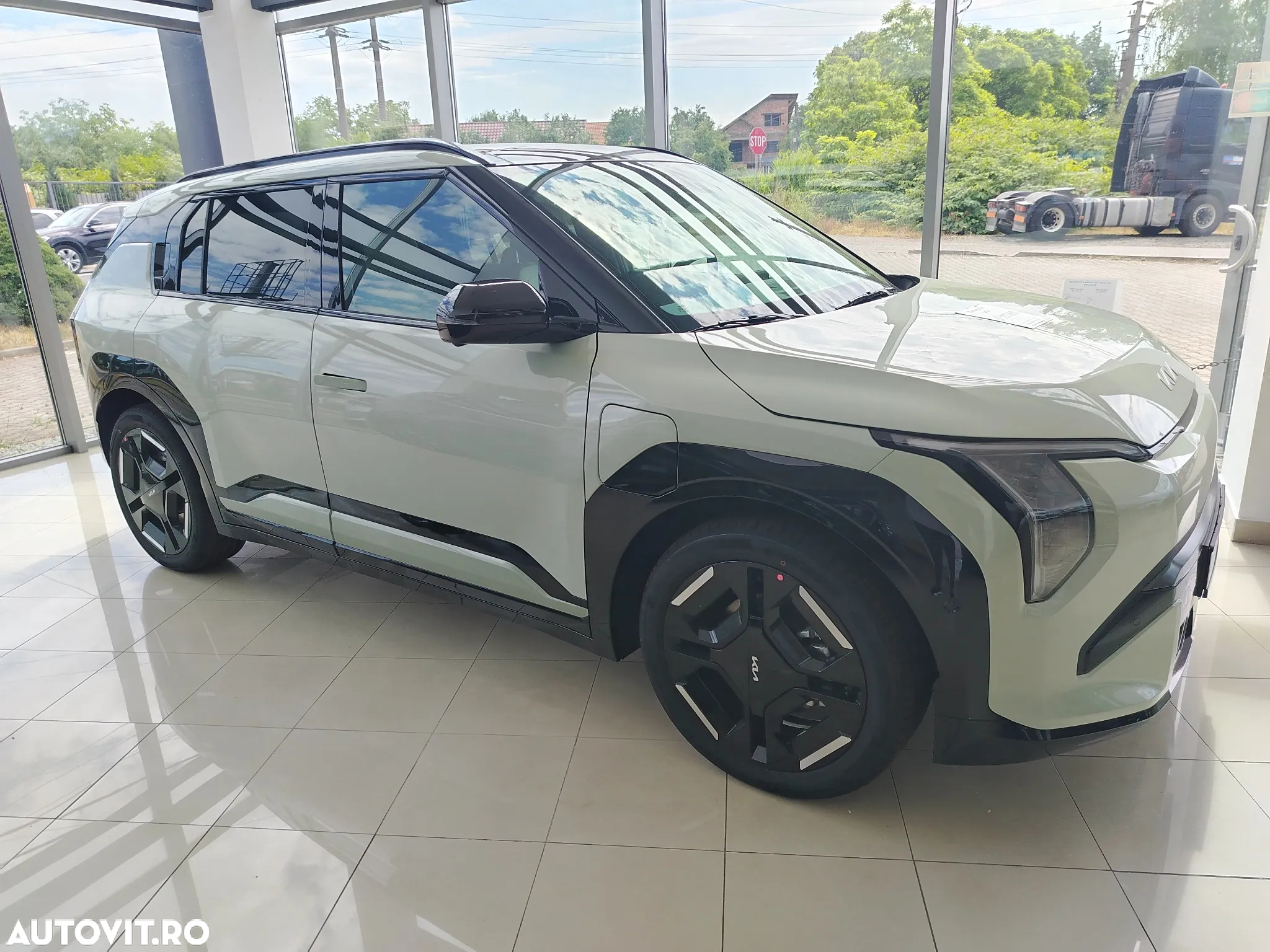 Kia EV3 81.4 kWh 4x2 AT GT Line - 2