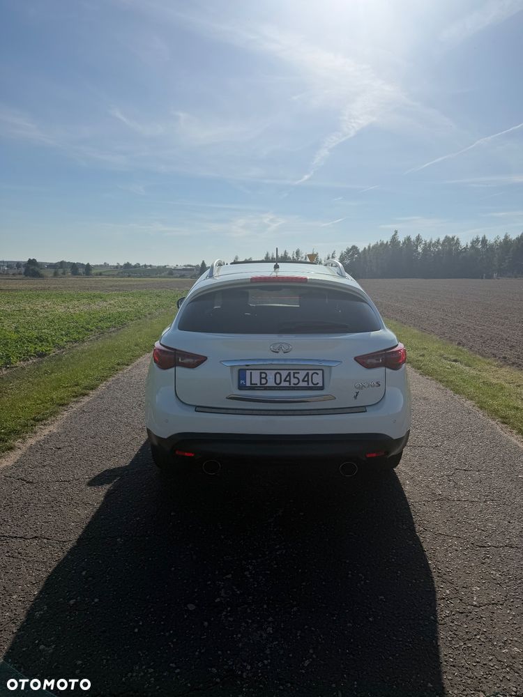 Infiniti Q70 - 5