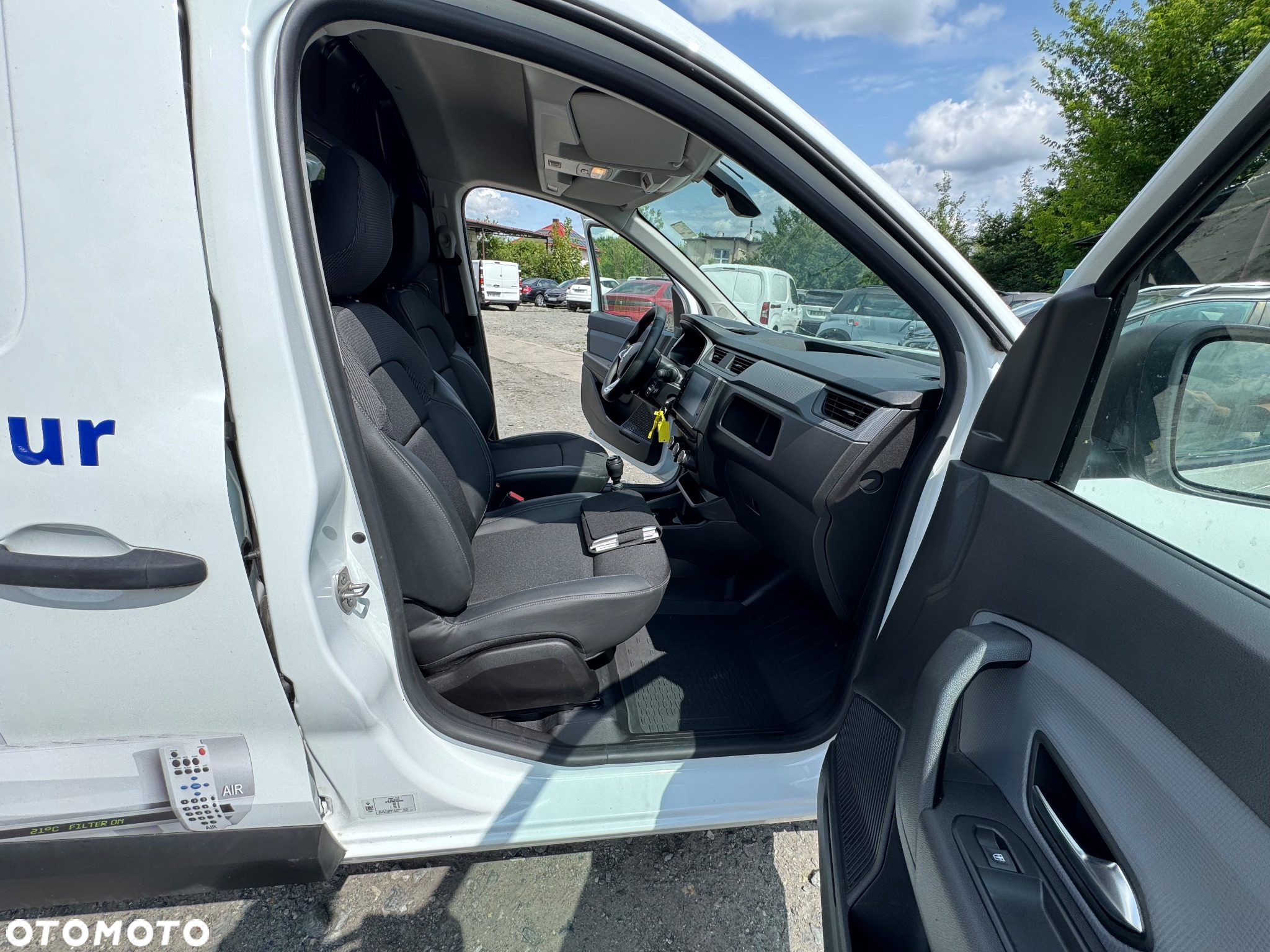 Renault EXPRESS 1.5dci KAMERA; NAWIGACJA, PÓŁ SKÓRY, CZUJNIKI PRZÓD I TYŁ świeżo sprowadzony, OKAZJA!!! - 11