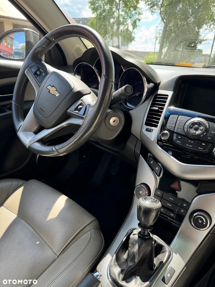 Chevrolet Cruze 1.8 LT - 12