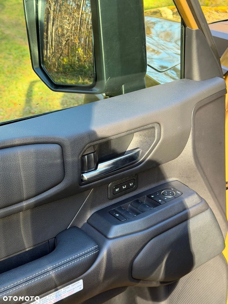 Toyota Land Cruiser - 22