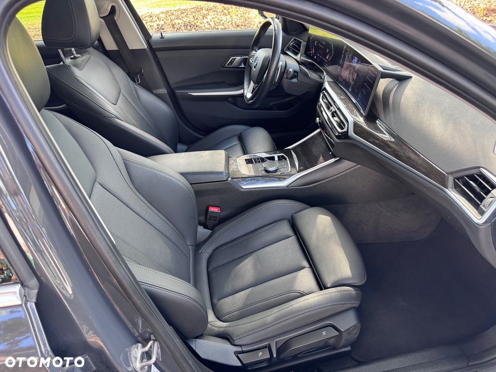 BMW Seria 3 320d xDrive Luxury Line sport - 14