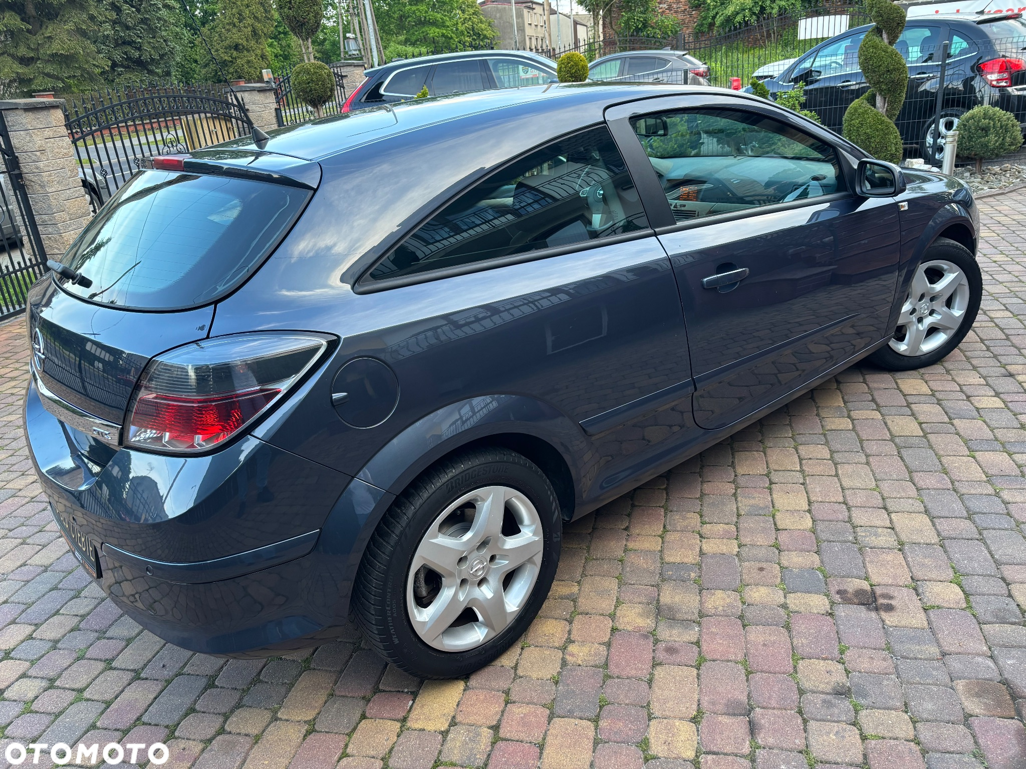 Opel Astra GTC 1.4 Cosmo - 4