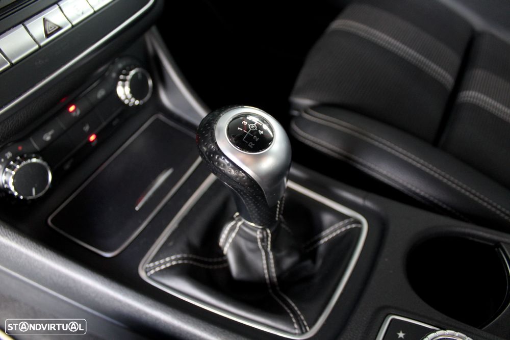 Mercedes-Benz CLA 180 d Shooting Brake Urban - 17