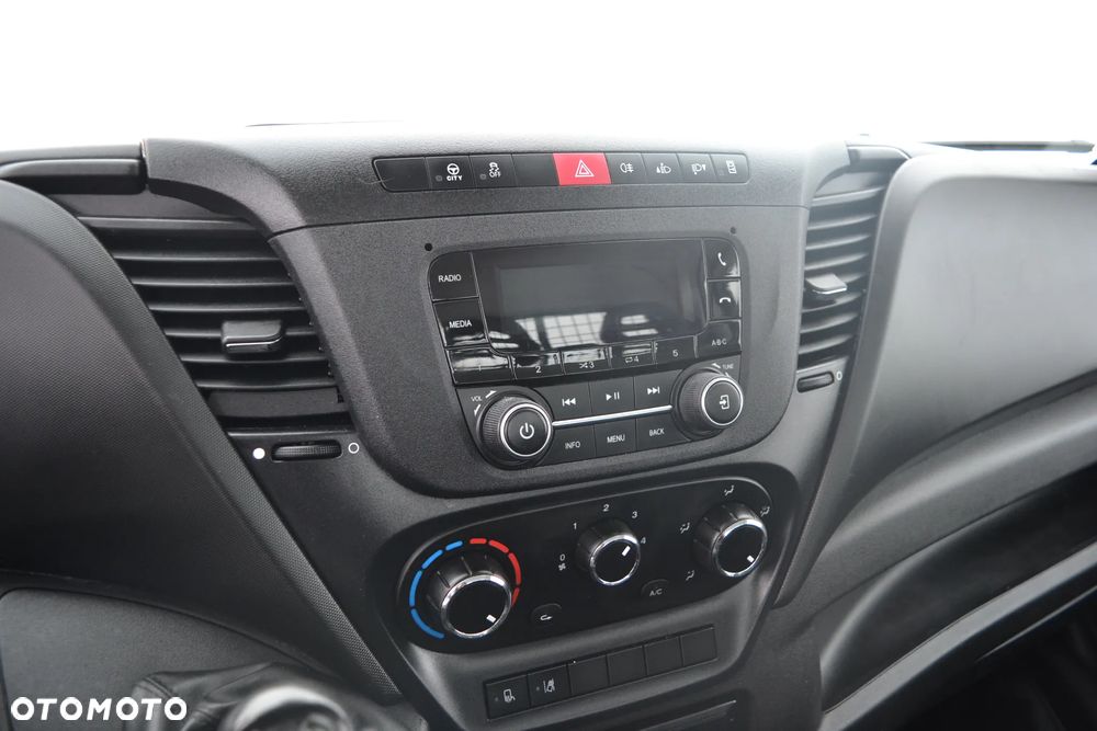 Iveco Daily 70C18 72C18 Nowy 3-stronny WYWROT Kiper WYWROTKA PTO Duża ładowność Super STAN - 19