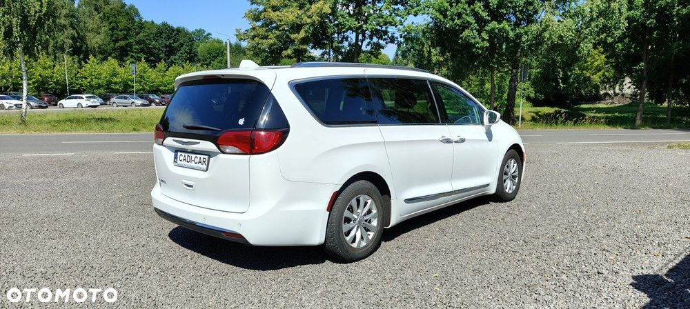 Chrysler Pacifica - 4