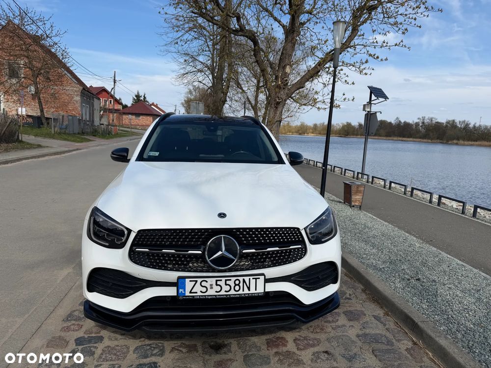 Mercedes-Benz GLC 200 4Matic 9G-TRONIC AMG Line - 19