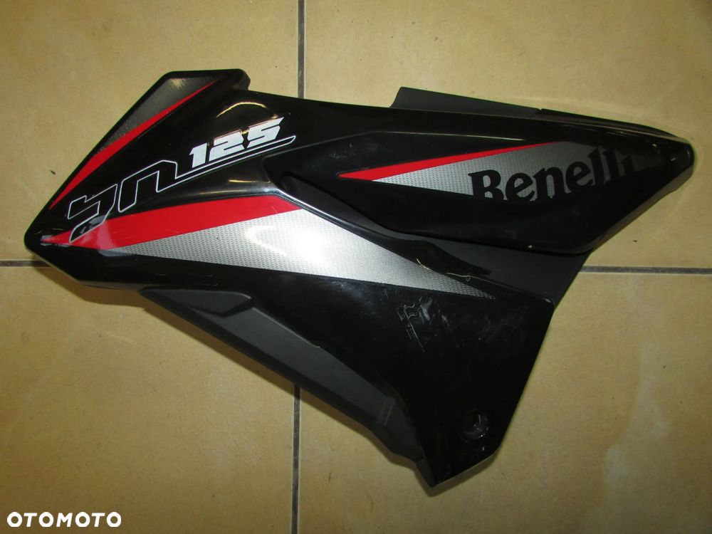 Benelli BN 125 boczek owiewka lewa - 1