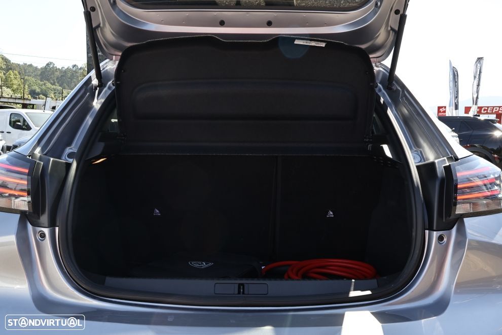 Peugeot e-208 Allure - 17