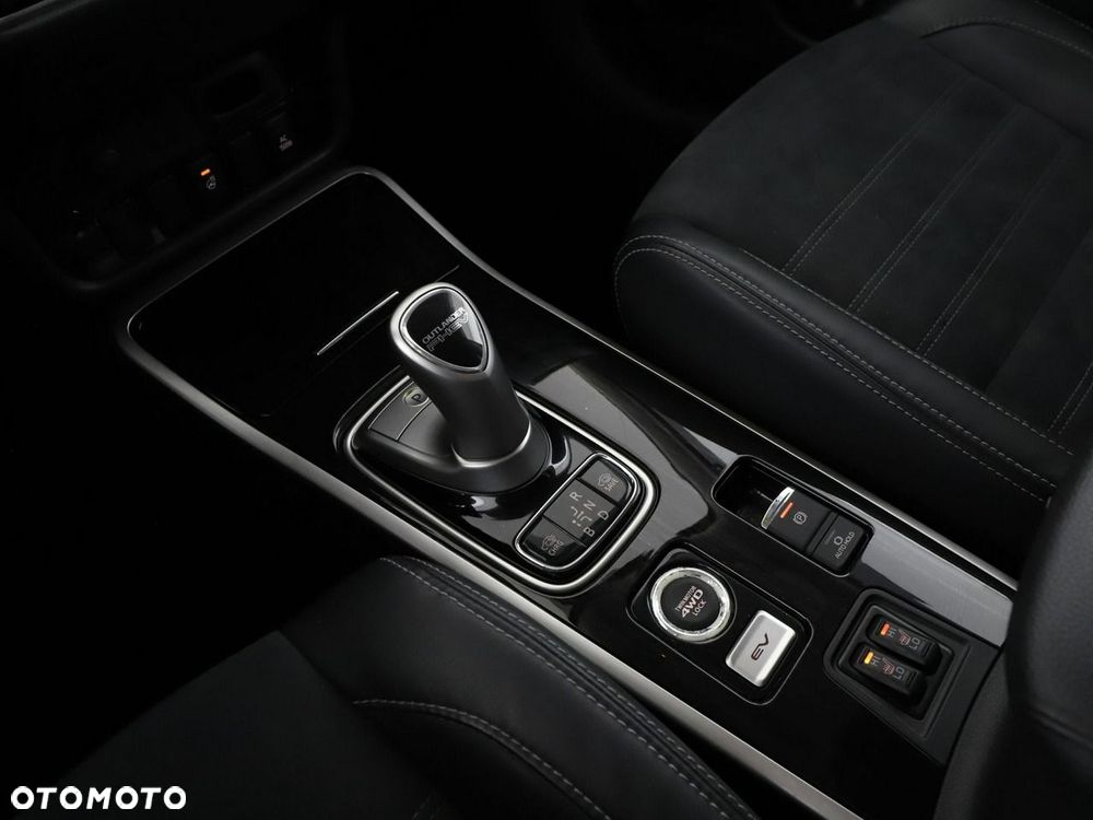 Mitsubishi Outlander Intense + - 29