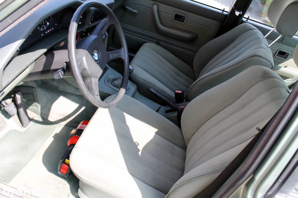 BMW Seria 5 525 e - 11
