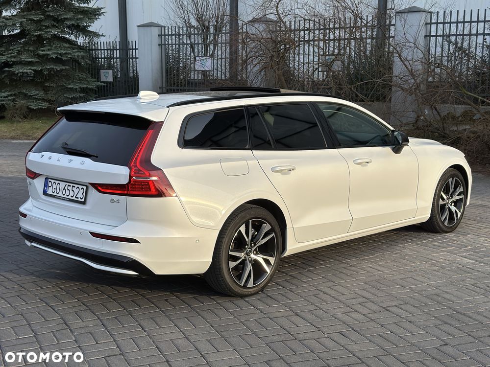 Volvo V60 B4 B DKG Plus Dark - 19