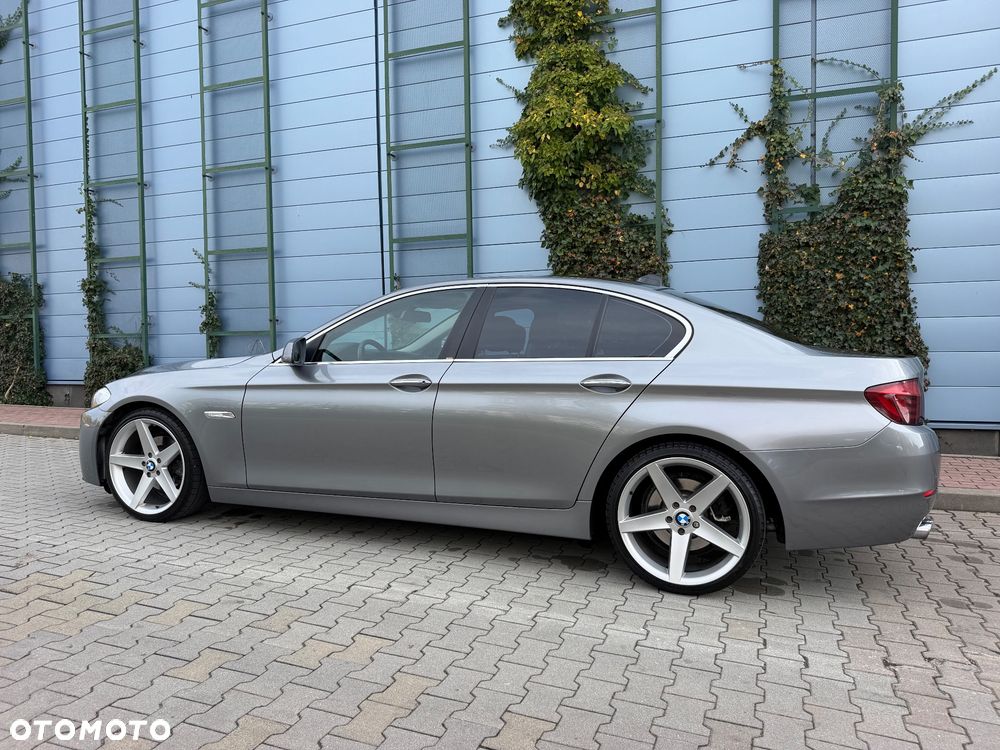 BMW Seria 5 523i - 14