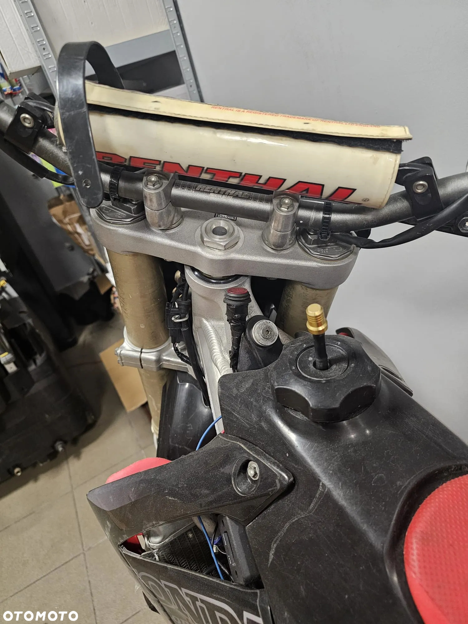 Honda CRF - 9