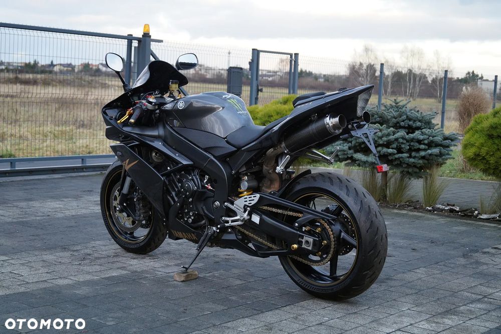 Yamaha R1 - 9