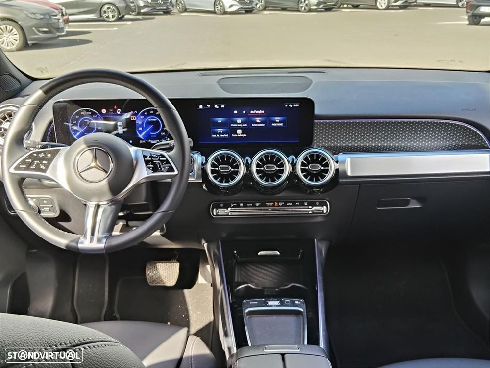 Mercedes-Benz EQB - 8
