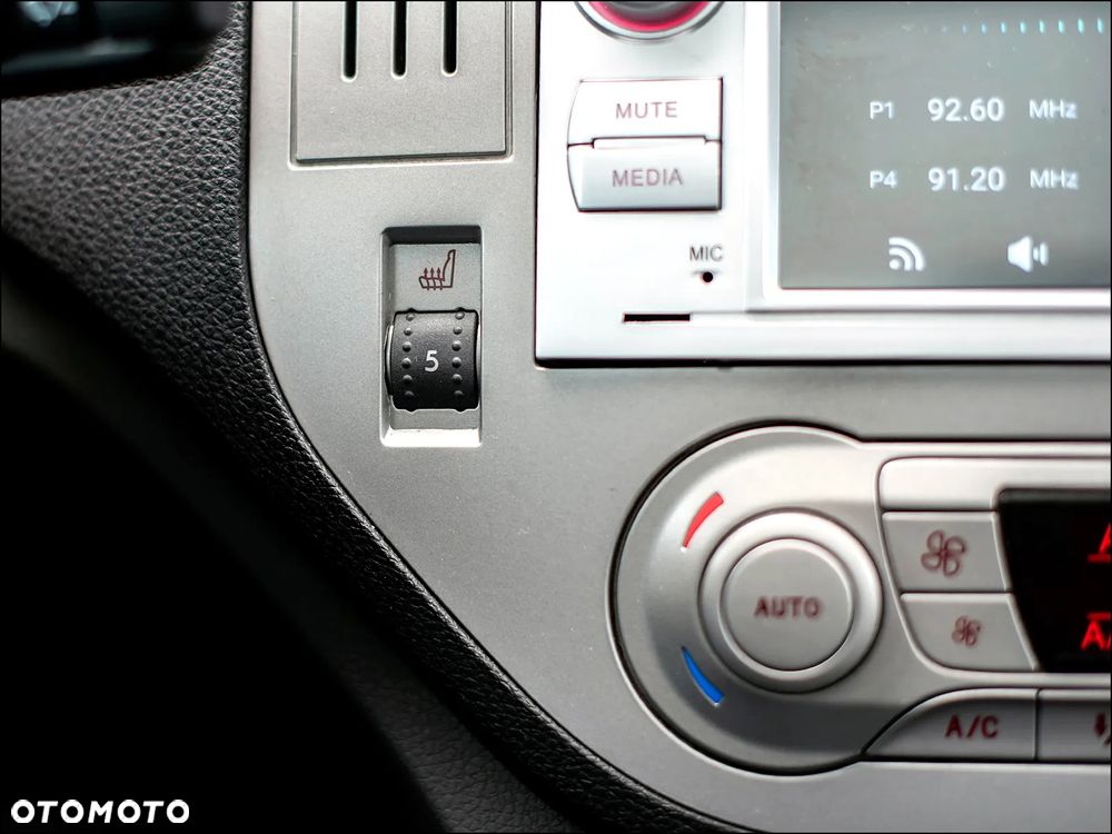 Ford Kuga - 25