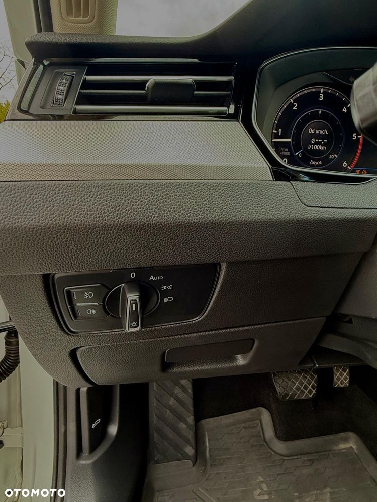 Volkswagen Passat 1.6 TDI SCR DSG Conceptline - 13
