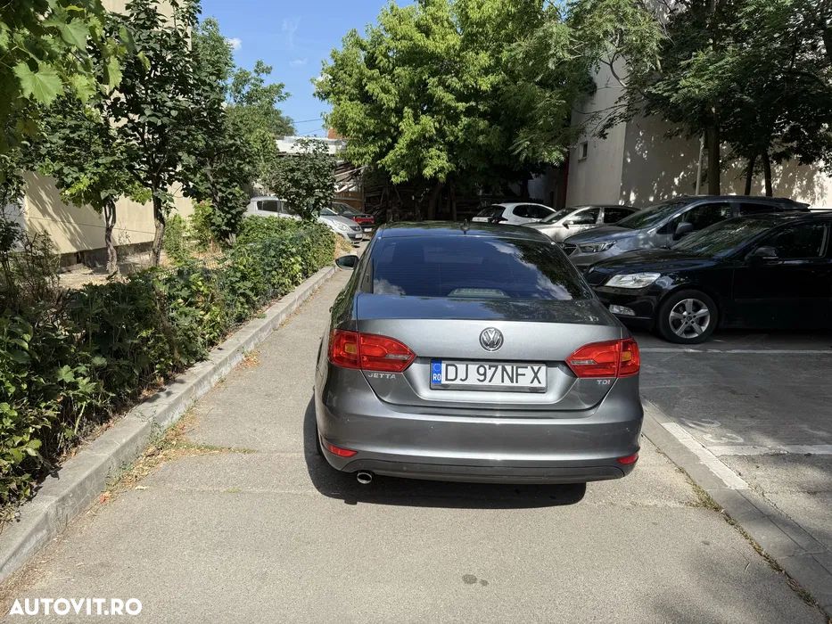 Volkswagen Jetta - 2