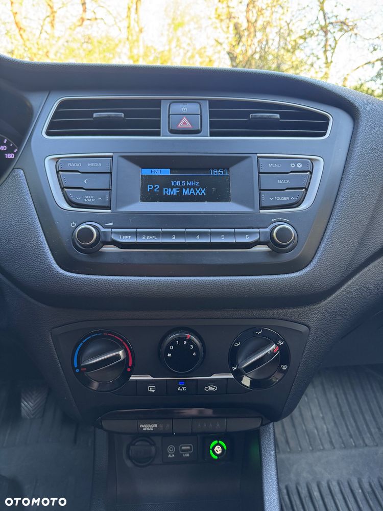 Hyundai i20 1.2 Comfort - 11