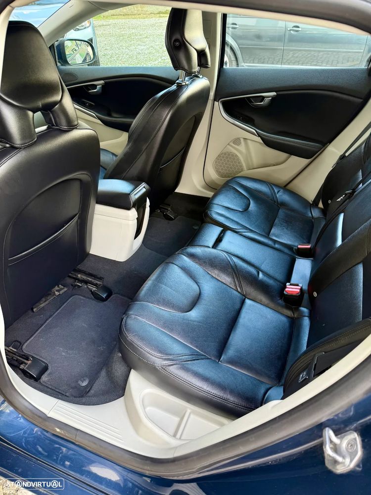 Volvo V40 1.6 D2 Momentum Eco - 9