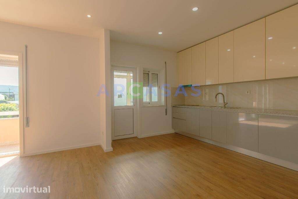 Apartamento T3 com garagem e varandas em Águas Santas, Maia - Grande imagem: 2/27