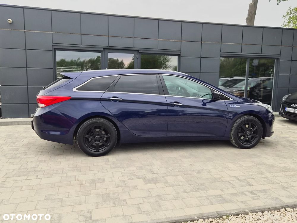 Hyundai i40 Kombi blue 1.6 Family - 18