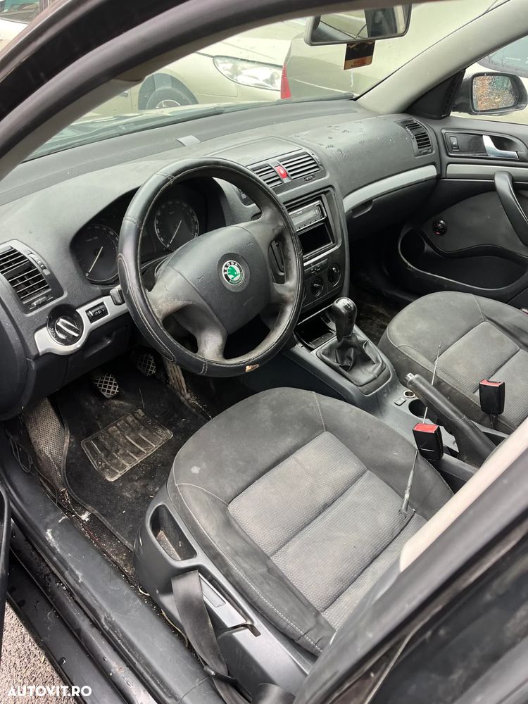 Dezmembrez Skoda Octavia 2 2006 1,6 benzina negru - 7