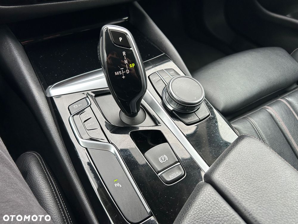 BMW Seria 5 520d Sport Line - 33