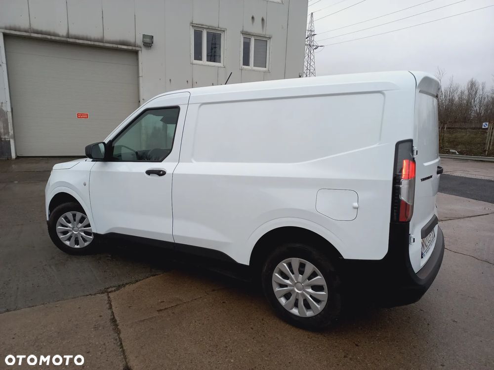 Ford Transit Courier - 8