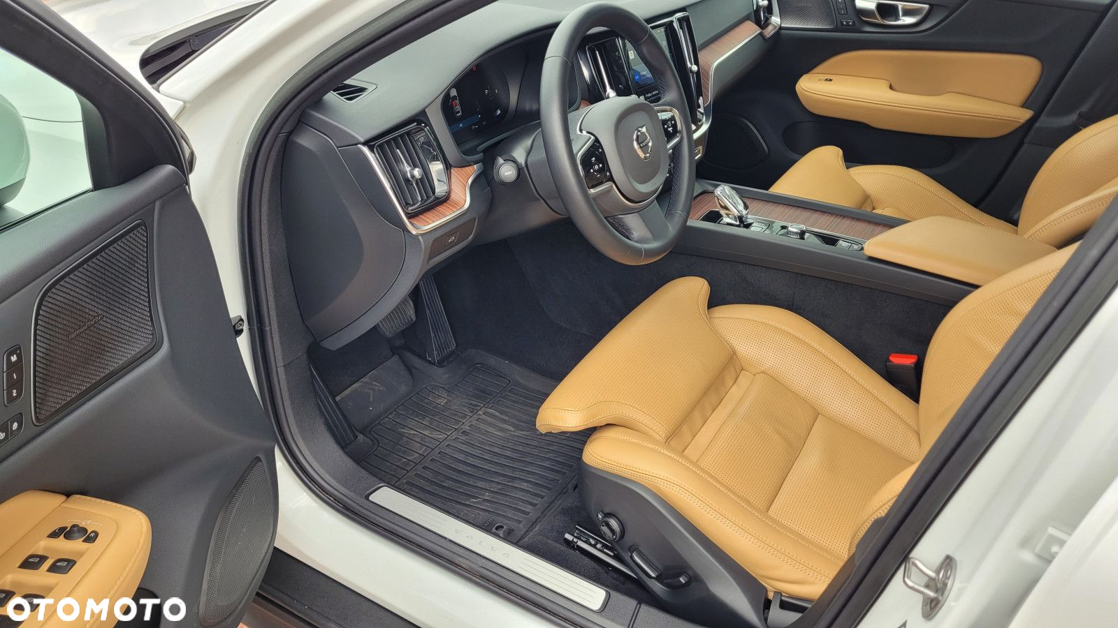 Volvo V60 Cross Country - 18