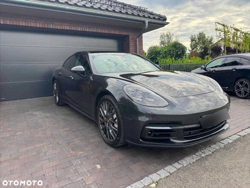 Porsche Panamera 4 Platinum Edition - 1