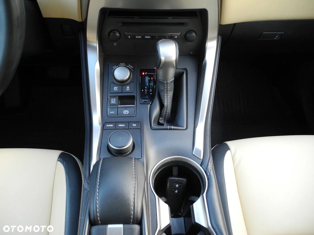 Lexus NX 300h Prestige AWD - 11