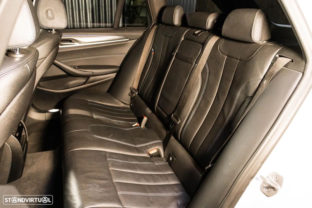 BMW 530 e Pack Desportivo M - 49