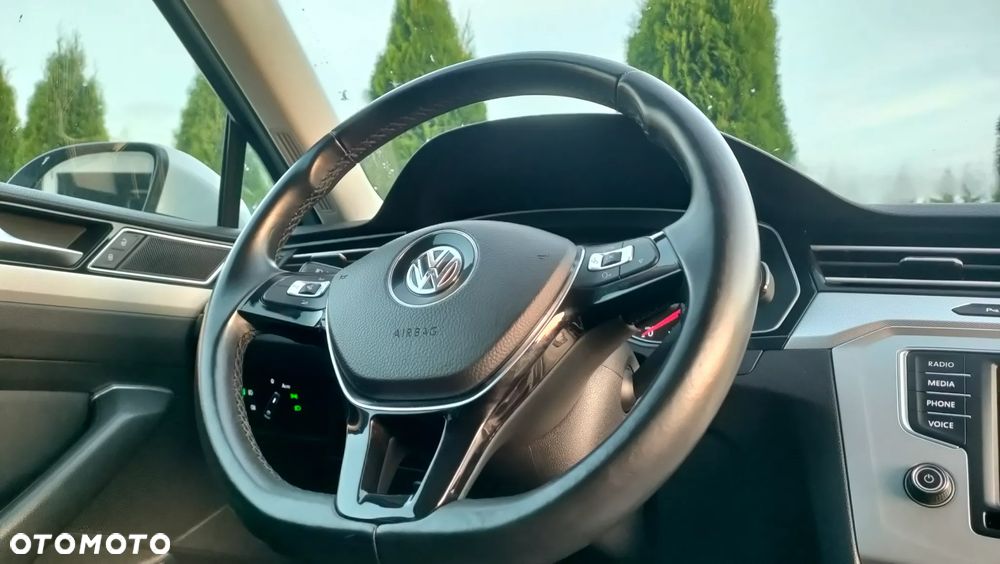Volkswagen Passat 2.0 TDI SCR DSG Highline - 15
