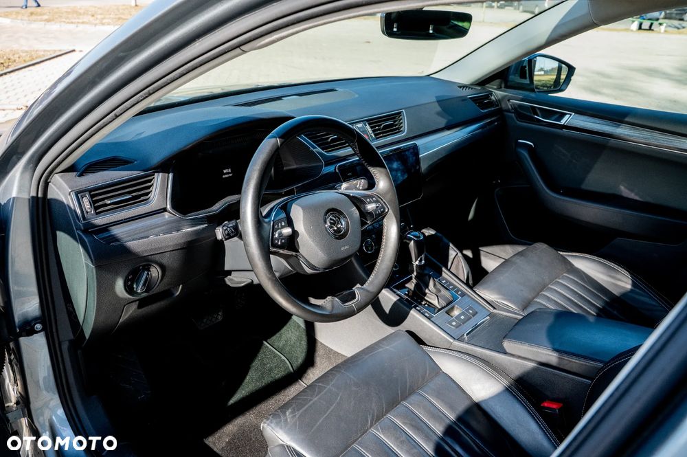 Skoda Superb 2.0 TDI DSG Premium Edition - 33