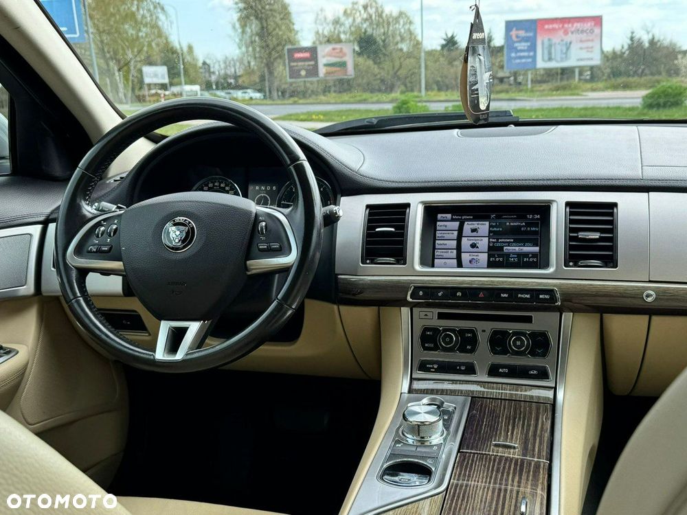 Jaguar XF 2.2 D Luxury - 20