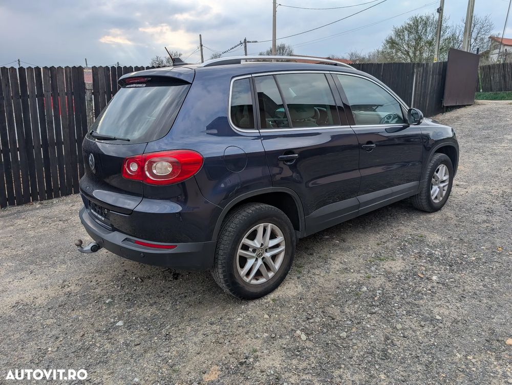 Volkswagen Tiguan 2.0 TDI DPF 4Motion BlueMotion Technology Track & Field - 4