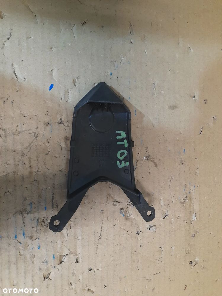 = YAMAHA MT 03 ŁĄCZENIE Ogona plastik wypełnienie - 2