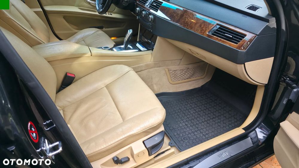 BMW Seria 5 525xd - 17