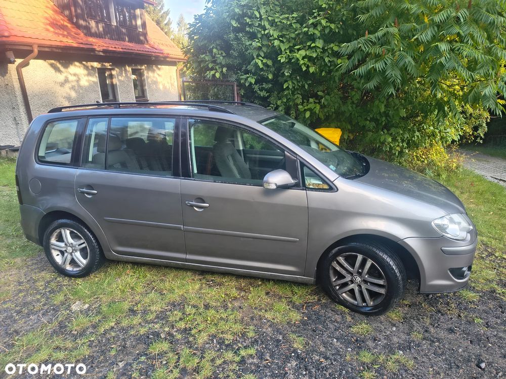 Volkswagen Touran - 1