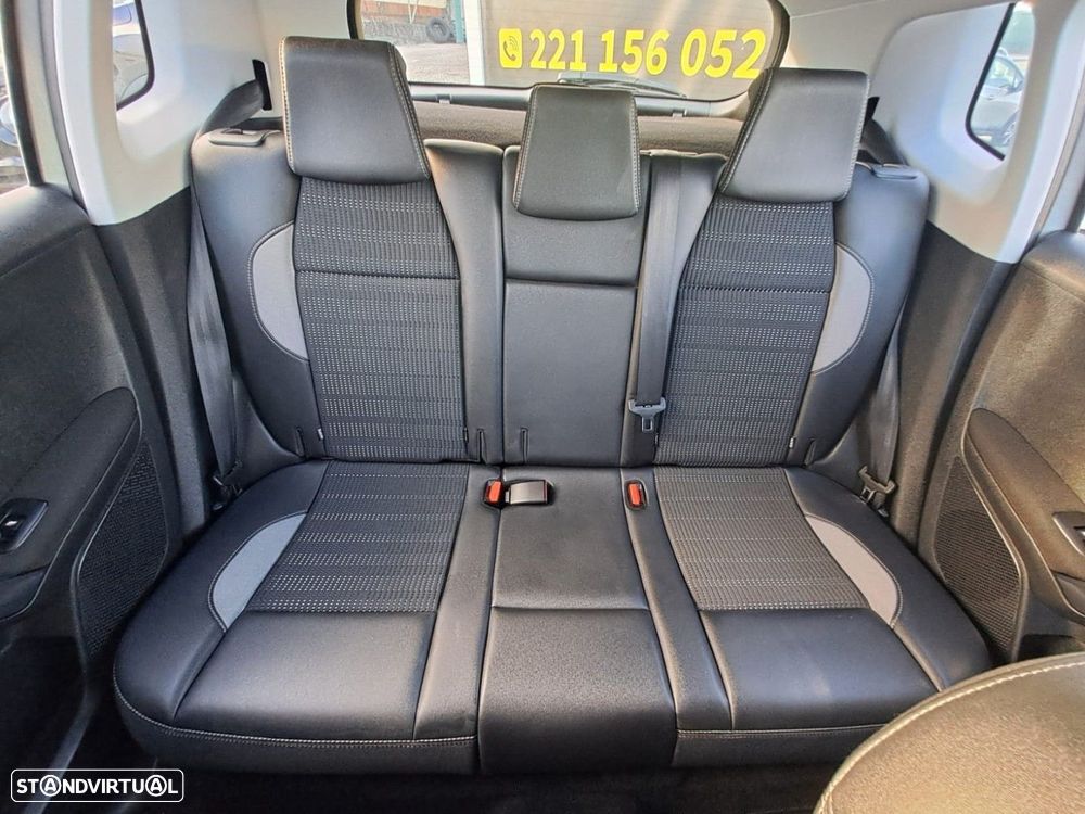 Peugeot 2008 1.2 PureTech Allure EAT6 - 11